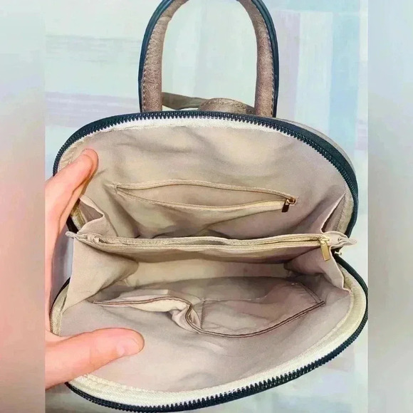 Vintage Backpack  🎒 in perfect condition (outside) - Picture 9 of 12
